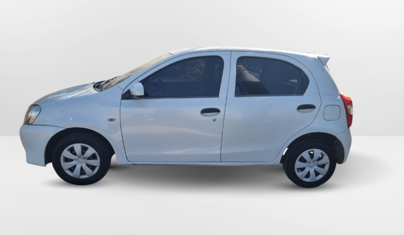 TOYOTA ETIOS X 1.5 5P 2016 lleno