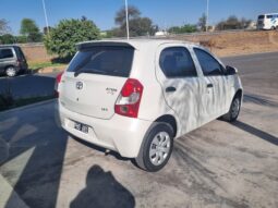 TOYOTA ETIOS X 1.5 5P 2016 lleno