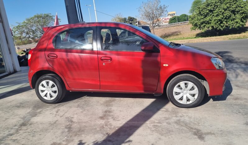 TOYOTA ETIOS XS 1.6 MT 5P 2014 lleno