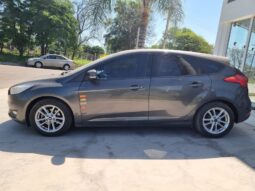 FORD FOCUS 5P 1.6 N MT S 2017 lleno