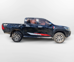 TOYOTA HILUX 4X4 C/D SRX 2.8 AT 2016 lleno