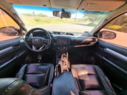 TOYOTA HILUX 4X4 C/D SRX 2.8 AT 2016 lleno