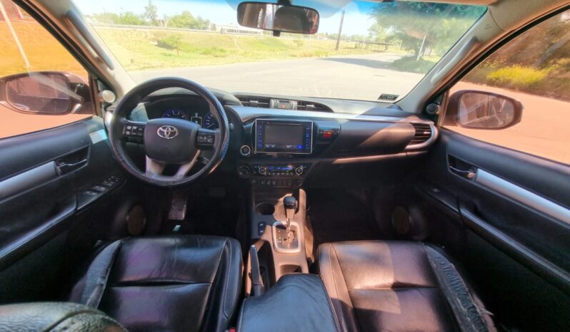 TOYOTA HILUX 4X4 C/D SRX 2.8 AT 2016 lleno