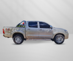 TOYOTA HILUX 4X4 SRV AT C/CUERO 2013 lleno