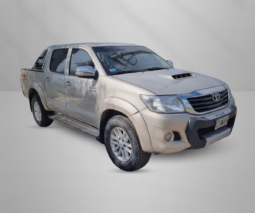 TOYOTA HILUX 4X4 SRV AT C/CUERO 2013 lleno