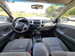 TOYOTA HILUX 4X4 SRV AT C/CUERO 2013 lleno