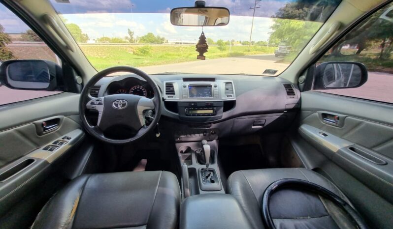 TOYOTA HILUX 4X4 SRV AT C/CUERO 2013 lleno