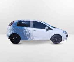 FIAT PUNTO ATRACTIVE 1.4 8V 2015 lleno
