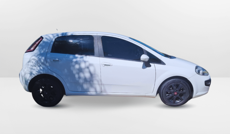 FIAT PUNTO ATRACTIVE 1.4 8V 2015 lleno