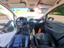 FIAT PUNTO ATRACTIVE 1.4 8V 2015 lleno