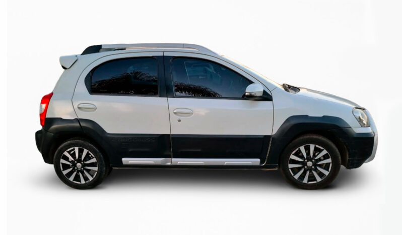 TOYOTA ETIOS CROSS 1.5 MT 2015 lleno