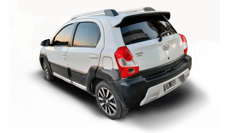 TOYOTA ETIOS CROSS 1.5 MT 2015 lleno