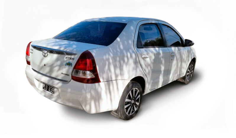 TOYOTA PLATINUM 1.5 MT 4P 2016 lleno
