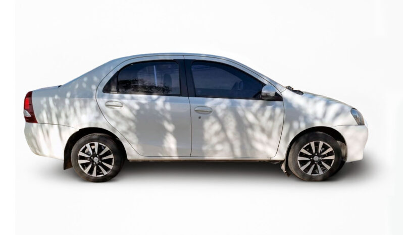 TOYOTA PLATINUM 1.5 MT 4P 2016 lleno