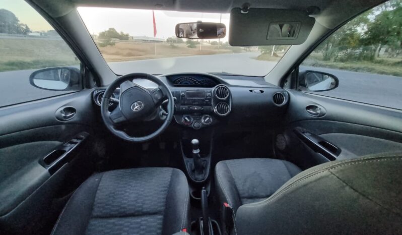 TOYOTA ETIOS CROSS 1.5 MT 2015 lleno