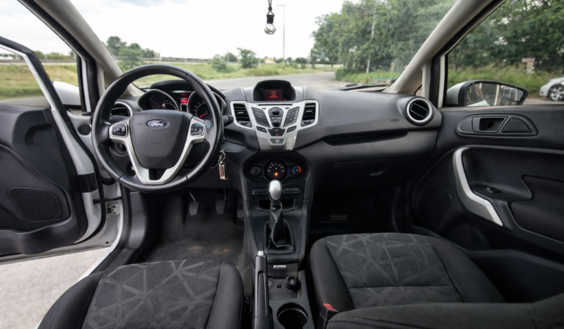 FORD FIESTA KINETIC TITANIUM DES 2013 lleno