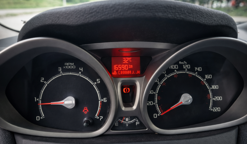 FORD FIESTA KINETIC TITANIUM DES 2013 lleno