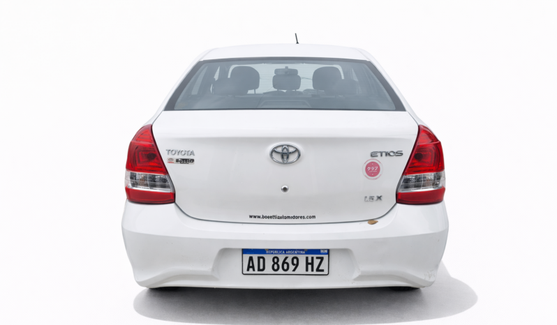 TOYOTA ETIOS XLS 1,5  6 MT 4P 2016 lleno