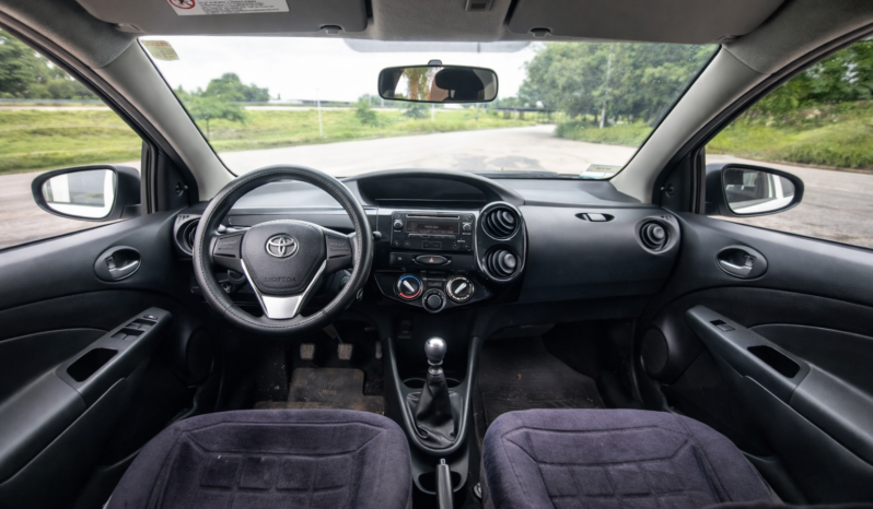 TOYOTA ETIOS XLS 1,5  6 MT 4P 2016 lleno