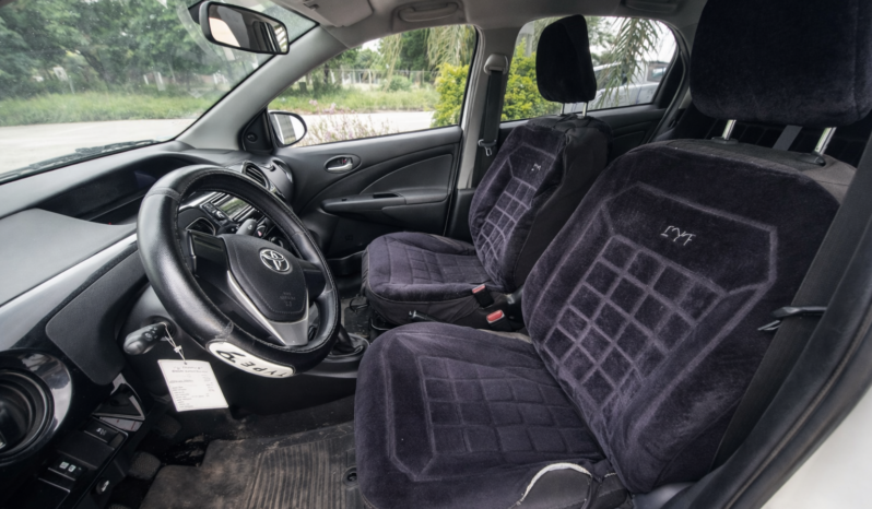 TOYOTA ETIOS XLS 1,5  6 MT 4P 2016 lleno