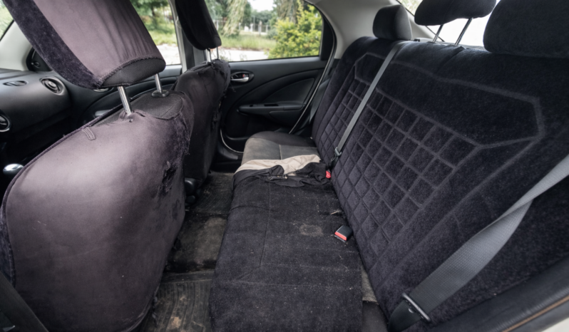 TOYOTA ETIOS XLS 1,5  6 MT 4P 2016 lleno