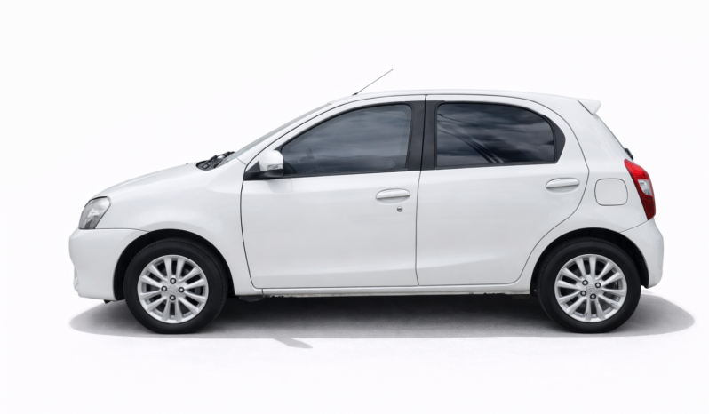 TOYOTA ETIOS XLS 1.5 5P 2015 lleno