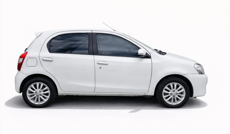 TOYOTA ETIOS XLS 1.5 5P 2015 lleno