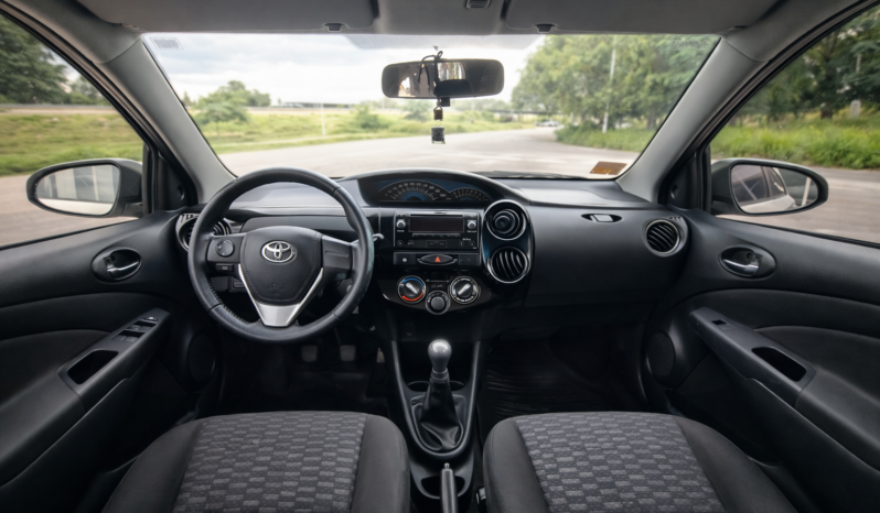 TOYOTA ETIOS XLS 1.5 5P 2015 lleno