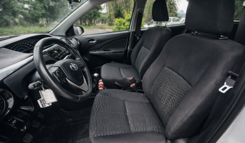 TOYOTA ETIOS XLS 1.5 5P 2015 lleno