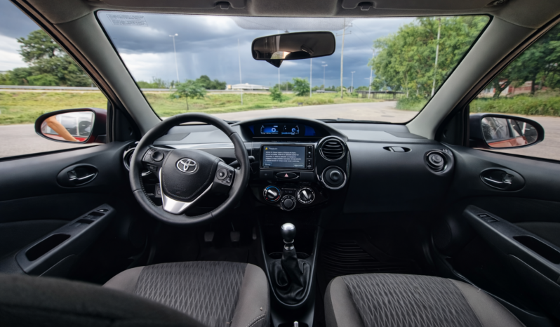TOYOTA ETIOS XLS 1,5  6 MT 4P 2016 lleno
