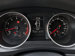 VOLKSWAGEN VENTO 2.5 ADVANCE MT 2016 lleno
