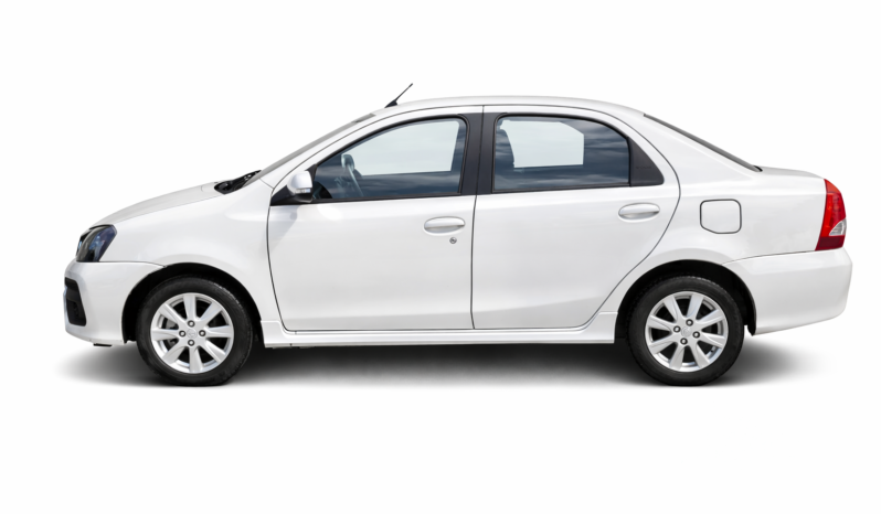 TOYOTA ETIOS XLS 1.5 5P L18 2018 lleno