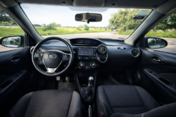 TOYOTA ETIOS XLS 1.5 5P L18 2018 lleno