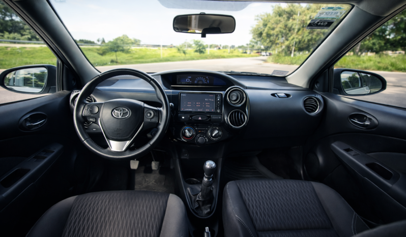 TOYOTA ETIOS XLS 1.5 5P L18 2018 lleno