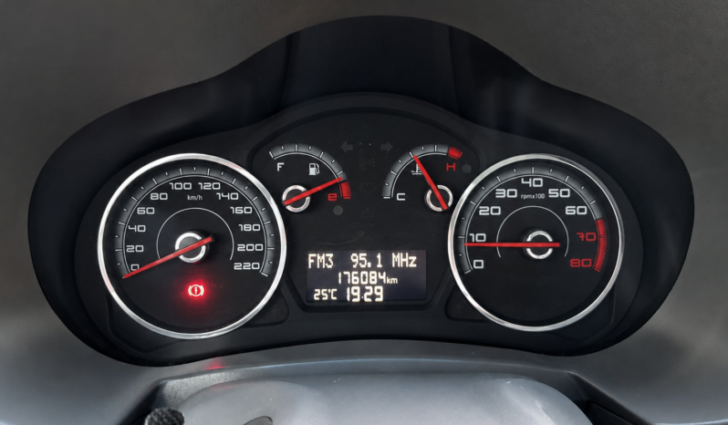 FIAT PALIO ESSENCE 5P 2015 lleno