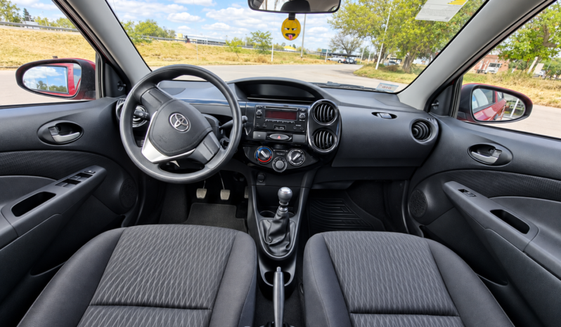 TOYOTA ETIOS X 1.5 6MT 2023 lleno