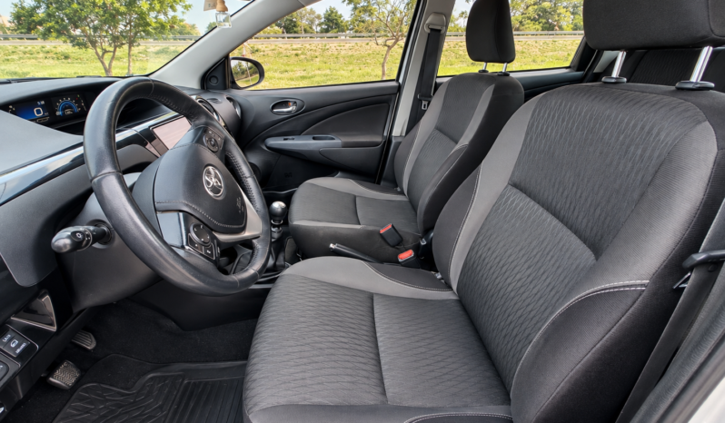 TOYOTA ETIOS XLS 1.5 4P L/18 2017 lleno