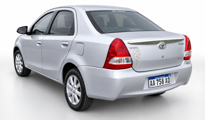 TOYOTA ETIOS XLS 1.5 4P L/18 2017 lleno
