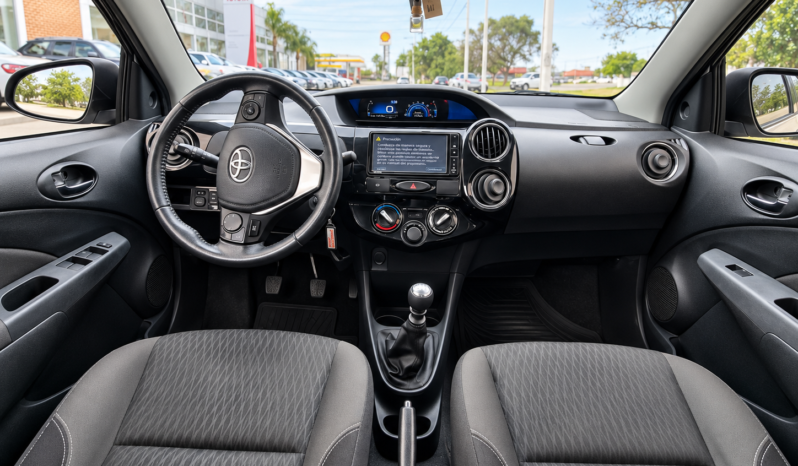 TOYOTA ETIOS XLS 1.5 4P L/18 2017 lleno